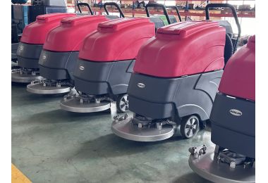 5 floor cleaning machines will be sent to Vietnam