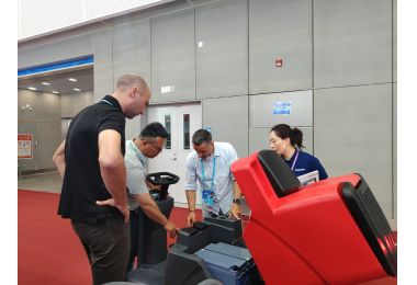 RONLON Floor Scrubbers and Industrial Vacuums at the 2025 Canton Fair