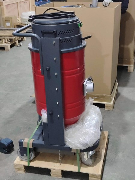 industrial vacuum cleaner